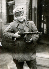 1945, Mihályi Balázs, Soviet soldier, machine gun, PPS machine gun, Fortepan #217819