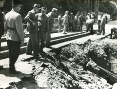 1944, Mihályi Balázs, cop, crime scene investigation, damaged building, Fortepan #217823