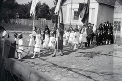 1960, Almássy László, girls, boys, procession, white dress, fence, First Communion, flag, erroneous photo, Fortepan #217853