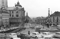 Hungary, Pécs, Széchenyi tér, kilátás a Dzsámi felől. Balra a Városháza, középen Hunyadi János szobra, jobbra a Szentháromság-szobor., 1978, Kovács Annamária, Fortepan #218018