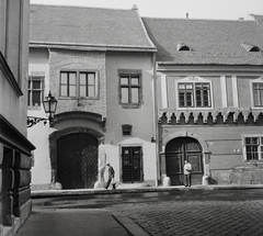 Magyarország, budai Vár, Budapest I., Országház utca 18. és 20. sz. épületek a Fortuna közből nézve., 1960, Kotnyek Antal, házszám, Budapest, Fortepan #21805