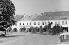 Románia,Erdély, Beszterce, árkádsor a Fő téren (piata Centrala)., 1974, Kovács Annamária, Fortepan #218061