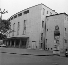 Magyarország, Budapest VIII., II. János Pál pápa (Köztársaság) tér, Erkel Színház., 1971, Kotnyek Antal, színházművészet, plakát, óra, színház, hirdetőoszlop, Budapest, Fortepan #21812