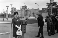 Németország, Berlin, Kelet-Berlin, Pariser Platz, a háttérben a nyugat-berlini oldalon a Reichstag épülete., 1968, BL, Nyugat-Berlin, NDK, Kelet-Berlin, Fortepan #218223