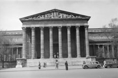 Magyarország, Budapest XIV., Hősök tere, Szépművészeti Múzeum., 1952, BL, Budapest, múzeum, automobil, neoklasszicizmus, Fortepan #218317