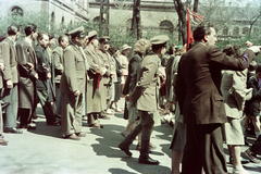 Magyarország, Budapest VII., Rottenbiller utca a Dembinszky utca és az István (Landler Jenő) utca között, május 1-i felvonulás résztvevői, 1958, BL, Budapest, színes, Fortepan #218342