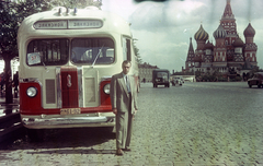 Russia, Moscow, Vörös tér, jobbra a Vaszilij Blazsennij székesegyház., 1956, BL, colorful, bus, Zis-brand, number plate, onion dome, Cathedral, Cyrillic alphabet, Fortepan #218360