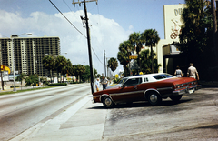 USA, Collins Avenue az NE 170th Street-nél, jobbra a Dunes Motel, szemben az épülő Winston Towers 600 épület., 1980, Benedek Tamás, Fortepan #218380