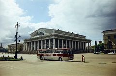 Russia, Saint Petersburg, (Leningrád), a Haditengerészeti Múzeum, a volt Tőzsdepalota épülete., 1978, Benedek Tamás, colorful, bus, Ikarus-brand, Fortepan #218383