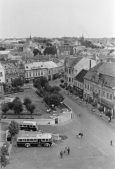 Magyarország, Veszprém, kilátás a Tűztoronyból, előtérben az Óváros (Vöröshadsereg) tér., 1958, Burszán Sándor, autóbusz, Ikarus 30, Ikarus 601, Fortepan #218484