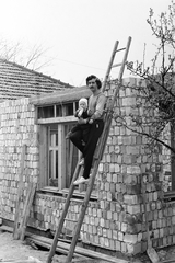 1978, Burszán Sándor, sitting on a ladder, kid, baby bottle, Fortepan #218497