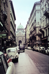 Ausztria, Bécs, Kohlmarkt, háttérben a Michaelerplatz a Hofburg homlokzatával., 1967, Darányi Sándor, Fortepan #218522