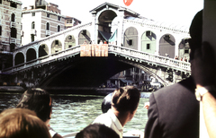 Olaszország, Velence, Canal Grande, szemben a Rialto híd., 1964, Darányi Sándor, színes, Fortepan #218543