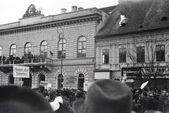 Románia,Erdély, Kolozsvár, Fő tér., 1945, Dőri András, tömeg, erkély, transzparens, tüntetés, Fortepan #218547