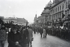 1945, Dőri András, Bayer-márka, tömeg, transzparens, tüntetés, karszalag, Fortepan #218556