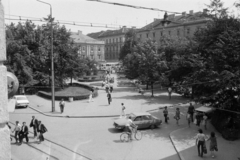 Románia,Erdély, Temesvár, Piața Libertății (Jenő herceg tér), balra a fák mögött a régi városháza épülete., 1983, Dőri András, kerékpár, Fortepan #218603