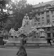 Hungary, Budapest V., Vörösmarty tér, Vörösmarty Mihály szobra (Kallós Ede, Telcs Ede és Márkus Géza 1908.)., 1958, Kotnyek Antal, sculpture, monument, Budapest, sculptural group, Mihály Vörösmarty-portrayal, Fortepan #21871