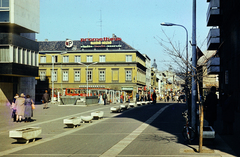 Magyarország, Győr, Baross Gábor (Lenin) út a Megyei Tanács (később Kormányhivatal) épülete előtt, szemben az Árpád út sarkán álló ház látható., 1985, Dőri András, színes, Fortepan #218731