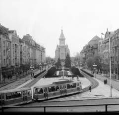 Romania,Transylvania, Timisoara, Piata Victoriei, háttérben az Ortodox Főszékesegyház. A felvétel a Művelődési Palota erkélyén készült., 1979, Dőri András, Fortepan #218743