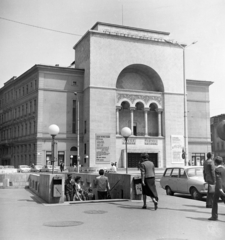 Románia,Erdély, Temesvár, Piata Victoriei, Művelődési Palota., 1984, Dőri András, járókelő, palota, Fortepan #218748