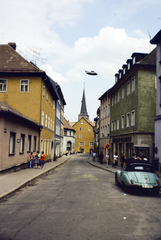 Németország, Weimar, Geleitstrasse a Goetheplatz felől fényképezve. Szemben a Scherfgasse torkolatánál a Geleitbrunnen., 1975, Fortepan/Album060, színes, IFA F9, kabrió, NDK, Fortepan #218756