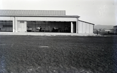 Austria, Wiener Neustadt, Wiener Strasse, a Császári és Királyi Hadsereg katonai repülőtere., 1915, Herzka Ferenc, airplane, biplane, Oeffag C.II, hangar, insignia, Fortepan #218786