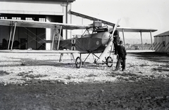 Austria, Wiener Neustadt, Wiener Strasse, a Császári és Királyi Hadsereg katonai repülőtere., 1915, Herzka Ferenc, airplane, biplane, Oeffag C.II, insignia, Fortepan #218788