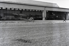 Austria, Wiener Neustadt, Wiener Strasse, a Császári és Királyi Hadsereg katonai repülőtere., 1915, Herzka Ferenc, airplane, biplane, Lohner-brand, Lohner C.I, hangar, Fortepan #218803