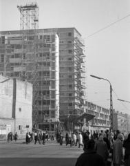 Hungary, Miskolc, a Bajcsy-Zsilinszky utcai Fórum ház építkezése az Ady híd felől nézve., 1961, Hunyady József, Fortepan #218905