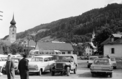 Ausztria, Schladming, balra a Szent Ákos-templom (Stadtpfarrkirche hl. Achaz), jobbra a Szent Péter és Pál-templom (Heilige Peter-und-Paul-Kirche), 1966, Hunyady József, Fortepan #218972