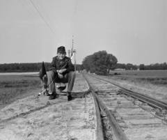 Magyarország, Nagycenk, a Széchenyi Múzeumvasút Nádtelep megállóhelye., 1967, Hunyady József, vasutas, kisvasút, kitérő, ül, Fortepan #219005