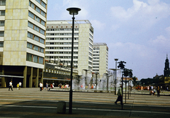 Németország, Drezda, Prager Strasse a Wiener Platz (ekkor névtelen, később Leninplatz) felől nézve., 1970, Istitoris Valéria, színes, NDK, Fortepan #219029