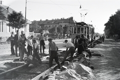 Magyarország, Budapest XI., Bartók Béla (Horthy Miklós) út, balra a villamos mögött az Ercsi út házsora., 1940, Kellner Ludwig, villamos, Budapest, Fortepan #219081