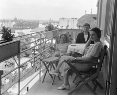 Hungary, Budapest II., a felvétel a Fillér utca 22. számú ház erkélyén készült., 1932, Kerny István, Budapest, balcony, relaxation, arm chair, Fortepan #219095