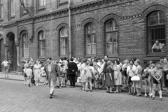 Magyarország, Budapest IX., a felvétel a Lónyay (Szamuely) utca 11-es számú ház előtt készült., 1963, Krantz Károly, Budapest, Fortepan #219168