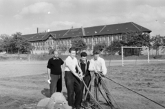 Hungary, Budapest VIII., Orczy-kert, háttérben az Orczy (Mező Imre) úton a Május 1 Ruhagyár., 1961, Krantz Károly, Budapest, Fortepan #219247