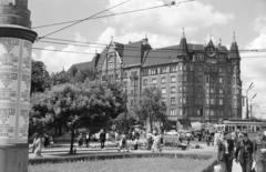 Magyarország, Budapest IX., Nagyvárad tér, szemben az Üllői út 121., 1962, Krantz Károly, Budapest, hirdetőoszlop, utcakép, villamos, talicska, egyenruha, Fortepan #219291