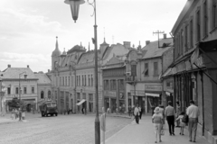 Magyarország, Veszprém, jobbra a Kossuth Lajos utca, szemben a Brusznyai Árpád utca (Bajcsy-Zsilinszky út) mára lebontott épületei., 1962, Krantz Károly, Fortepan #219299