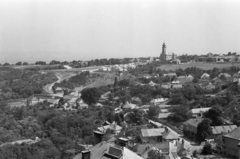 Magyarország, Veszprém, kilátás a Tűztoronyból az Árpád-házi Szent Margit-templom felé, előtérben a Fenyves utca., 1960, Krantz Károly, látkép, Fortepan #219325