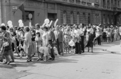 Magyarország, Budapest VII., Marek József utca - Murányi utca kereszteződése, május 1-i felvonulás résztvevői., 1984, Krizsanóczi Anna, felvonulás, május 1, Budapest, Fortepan #219409