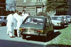 Magyarország, Budapest X., Maglódi út 89-91., Bajcsy-Zsilinszky Kórház. A felvétel a mai "H" és "A" épület előtti udvaron készült., 1972, László Áron, színes, Renault-márka, rendszám, Renault 16, Budapest, Fortepan #219425