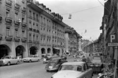 Svájc, Bern, Kramgasse, szemben a Kreuzgassbrunnen., 1966, László Áron, Fortepan #219442