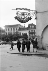 Romania,Transylvania, Brașov, Hirscher utca (Strada Apollonia Hirscher), szemben a Fő tér (ekkor Piața 23 August, ma Tanács tér, Piața Sfatului)., 1964, László Áron, Fortepan #219541