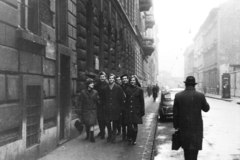 Magyarország, Budapest IX., Hőgyes Endre utca a Knézich utca felé nézve, bal szélen a 15-ös számú ház., 1966, László Áron, Budapest, Fortepan #219543