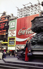 Egyesült Királyság, London, Piccadilly Circus, Shaftesbury Memorial Fountain., 1974, Mezey András, Fortepan #219574