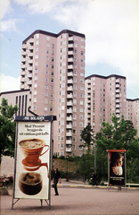 Svédország, Stockholm, Farsta városnegyed, Kroppaplan, háttérben a Farstavägen toronyházai., 1971, Mezey András, Fortepan #219670