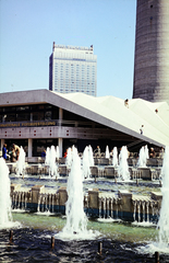 Németország, Berlin, Kelet-Berlin, Park am Fernsehturm, a TV torony szárnyépítménye, az NDK Képzőművészeti Akadémiájának kiállítóterme., 1973, Mezey András, NDK, Fortepan #219758