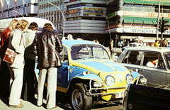 Németország, Berlin, Nyugat-Berlin, a felvétel a Kurfürstendamm és a Joachimsthalerstrasse kereszteződésénél készült., 1973, Mezey András, Volkswagen Bogár, Fortepan #219765