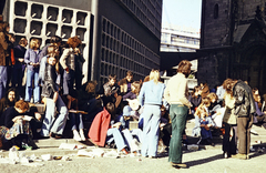 Németország, Berlin, Nyugat-Berlin, Breitscheidplatz, háttérben a Vilmos császár emléktemplom (Kaiser-Wilhelm-Gedächtnis-Kirche)., 1973, Mezey András, Fortepan #219766