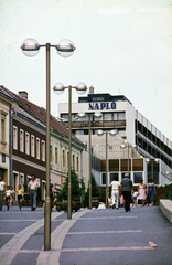 Hungary, Veszprém, Kossuth Lajos utca, háttérben a "Lordok háza"., 1982, Mezey András, Fortepan #219853